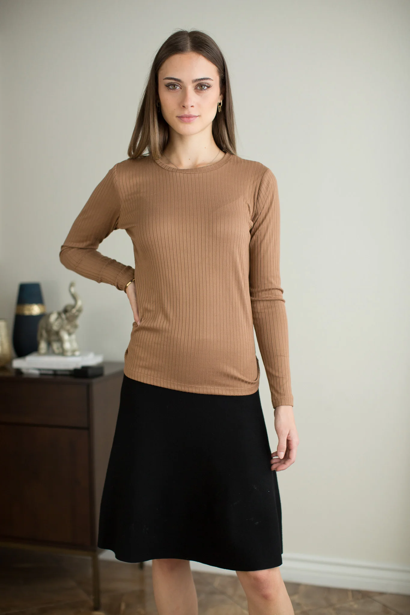 Wide Rib V-neck Tee - Image 5
